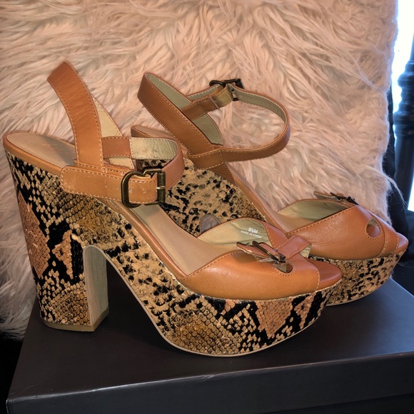 Levity Snakeskin Platform Sandal - Picture 2 of 6